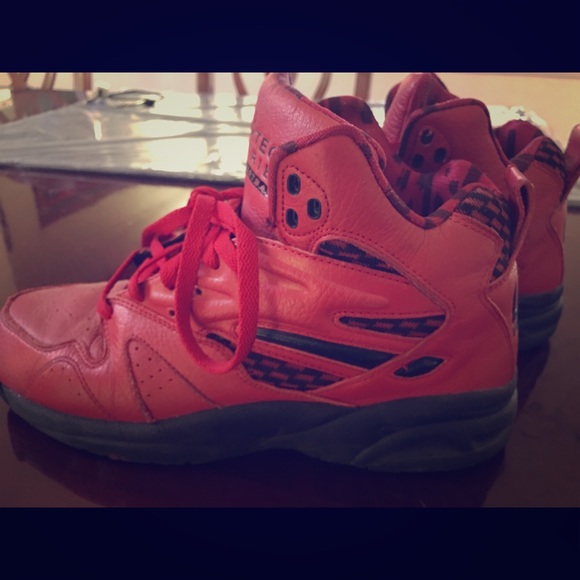 Black and Red LA Gear - Picture 1 of 3